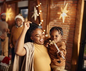 Silvester mit Kleinkind: Diese 5 Tipps machen den Jahreswechsel total entspannt