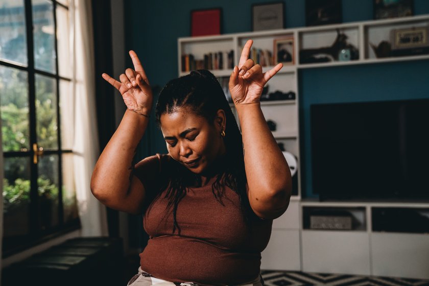 Frau feiert Erfolg Frau feiert Erfolg