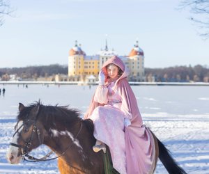 Mit diesem „Drei Haselnüsse für Aschenbrödel“-Kalender holst du dir das Weihnachtsmärchen nach Hause