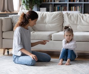 Bringt nichts: Kinder hassen diese 10 typischen Eltern-Sätze