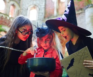Halloween kann kommen: Hexenparty mit Besenführerschein zum Ausdrucken