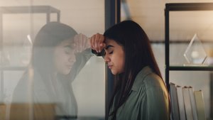 Psychologie: 6 SOS-Signale deines Körpers, die du nicht ignorieren darfst