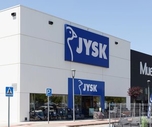 Diesen tollen Pflanzkasten mit Spalier bekommt ihr bei Jysk gerade mehr als 40 % günstiger