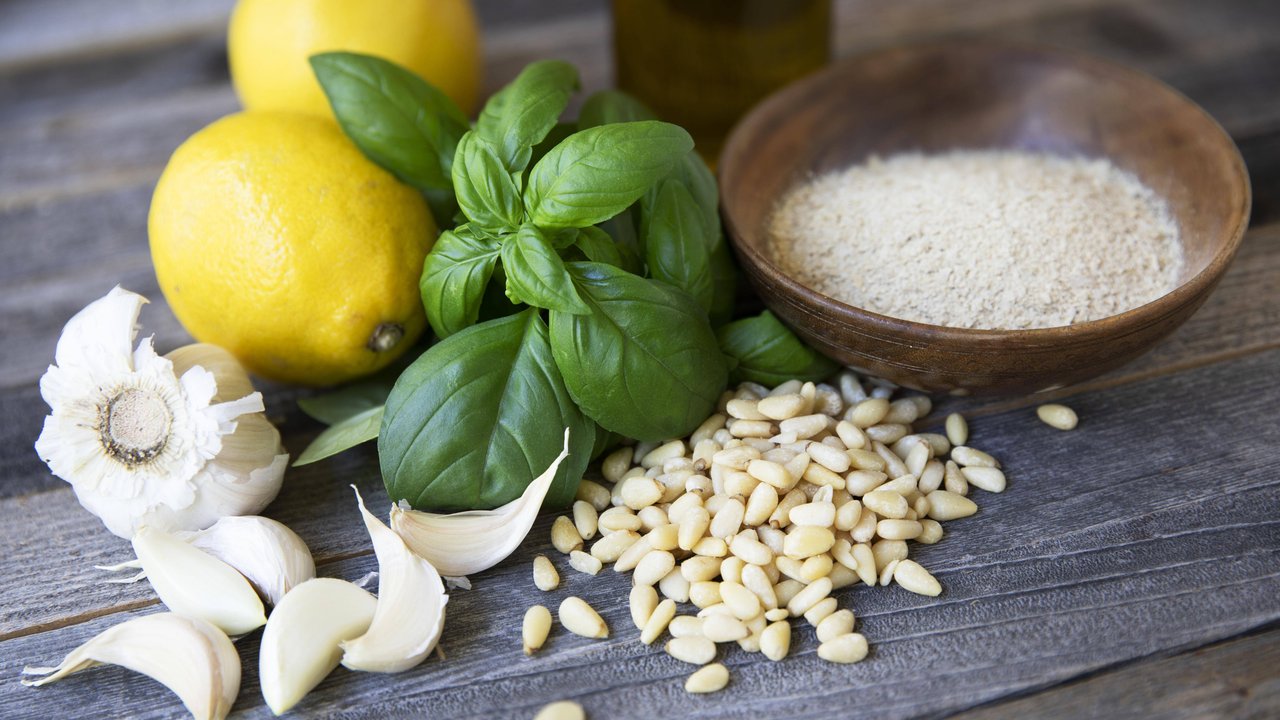 Hefeflocken dienen meist als veganer Ersatz für Hartkäse