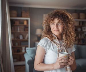 Frauenmanteltee bei Kinderwunsch: Wie er euch helfen kann