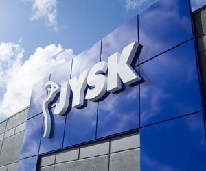 In diesem schicken Retro-Loungesessel fühlen sich Gäste auf deiner Terrasse wie zu Hause