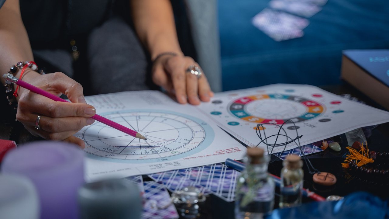 Astrologin berechnet Aszendent Astrologin berechnet Aszendent