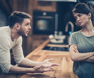 Psychologie: Achtung, giftig! Diese 8 Floskeln sind in jeder Beziehung echte Red Flags