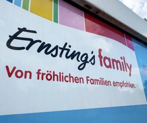 Dieser Strickpullover mit Schaukelpferd-Motiv von Ernsting’s family sorgt für Gemütlichkeit