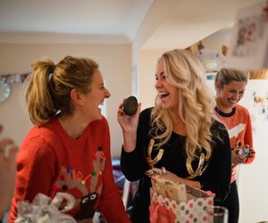 Von Gemüse-Porno bis Wurst-Kabelrolle: Diese 9 Weihnachtsgeschenke sind so hässlich, dass sie schon wieder gut sind