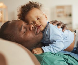 Eltern-Hack: 27 zauberhafte Sätze, die dein Kind glücklich einschlafen lassen