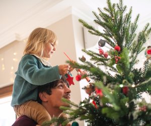 Liebe Boomer, seid nicht böse! 7 Weihnachtstraditionen, die wir euch zu verdanken haben und jedes Jahr wieder feiern