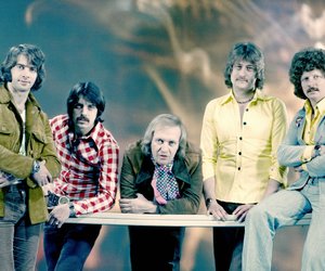 Von ‚Über sieben Brücken‘ bis Ostklassiker – kannst du diese DDR‑Hits zuordnen?